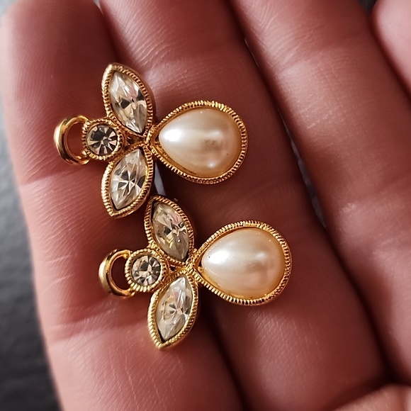 Avon earrings - Picture 3 of 7